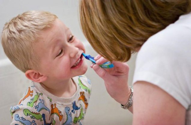 ¿Cómo se tratan las caries en los niños?