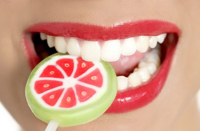 Hábitos que sufren tus dientes