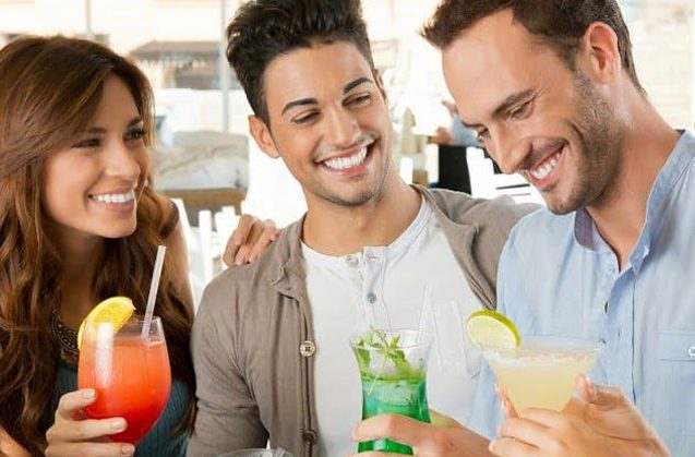 ¿Cómo afecta el alcohol nuestros dientes?