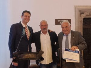 Reconocimiento Dr. Blanco Hungría con los Dres. Antonio Romero García y José Manuel Torres Hortelano